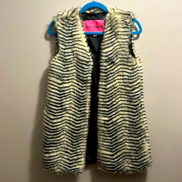 Betsy Johnson Faux Fur long vest with belt size xs - Picture 1 of 5